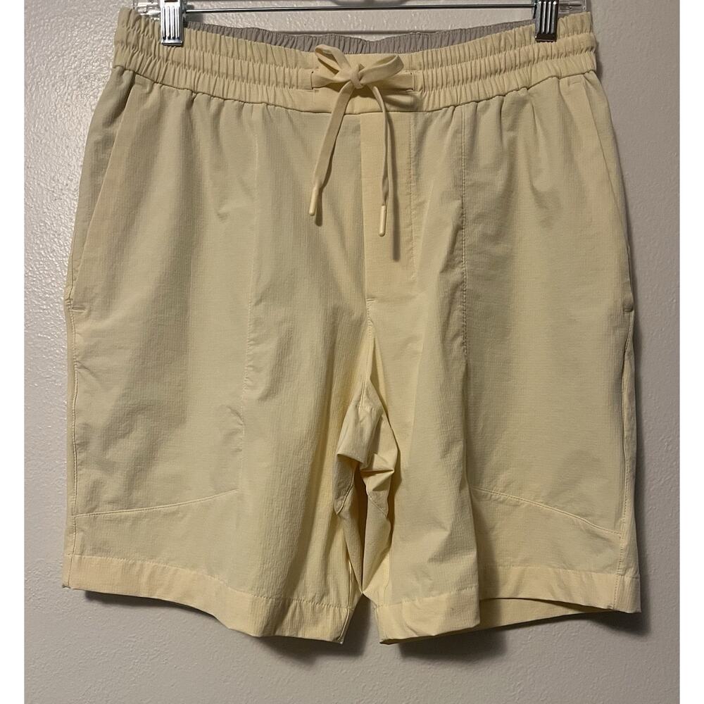 Lululemon Bowline Shorts Mens Medium Yellow Ripstop 8” Inseam Athletic Pull On